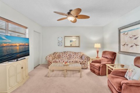 Condo in Hollywood, Florida, 2 bedrooms  № 1716183 - photo 18