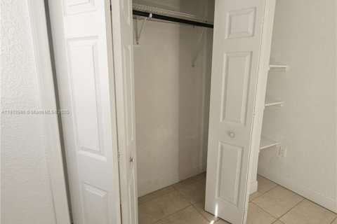 Apartamento en alquiler en Hialeah, Florida, 1 dormitorio № 2038887 - foto 10