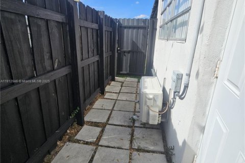 Apartamento en alquiler en Hialeah, Florida, 1 dormitorio № 2038887 - foto 12