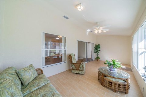 Condo in Sun City Center, Florida, 2 bedrooms  № 1558349 - photo 27