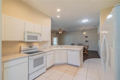 Condo in Sun City Center, Florida, 2 bedrooms  № 1558349 - photo 11