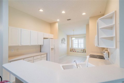 Condo in Sun City Center, Florida, 2 bedrooms  № 1558349 - photo 9