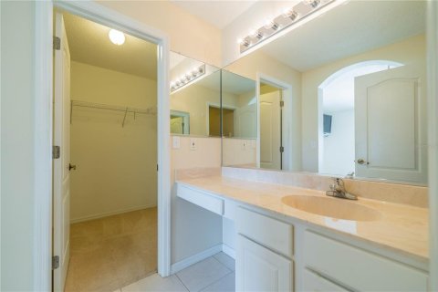 Condo in Sun City Center, Florida, 2 bedrooms  № 1558349 - photo 18