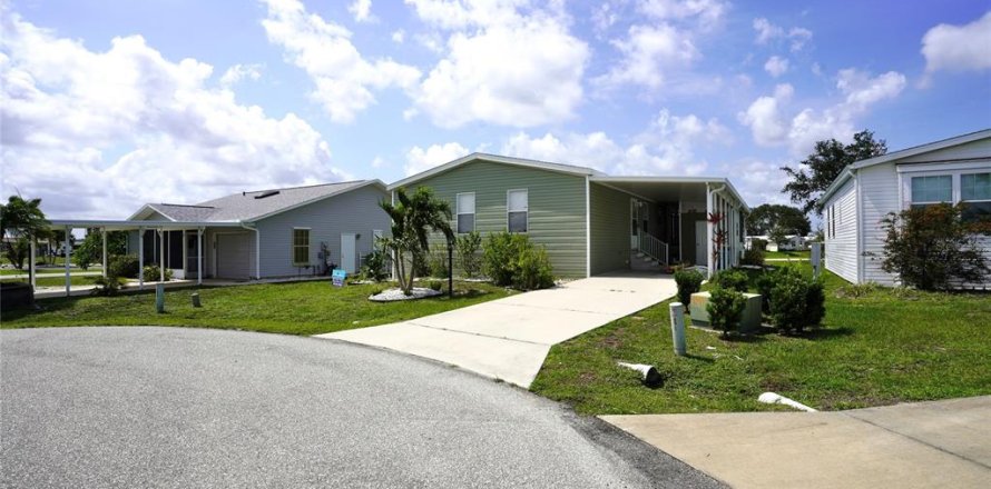 Appartement à Port Charlotte, Floride 3 chambres, 130.43 m2 № 565473