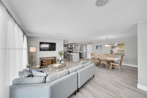 House in Fort Lauderdale, Florida 4 bedrooms № 2032604 - photo 12