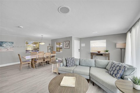 House in Fort Lauderdale, Florida 4 bedrooms № 2032604 - photo 11