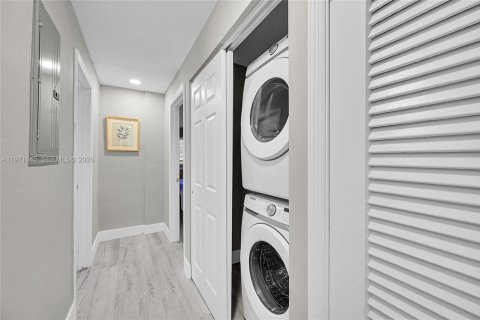 House in Fort Lauderdale, Florida 4 bedrooms № 2032604 - photo 13