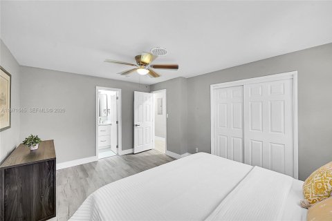 House in Fort Lauderdale, Florida 4 bedrooms № 2032604 - photo 16