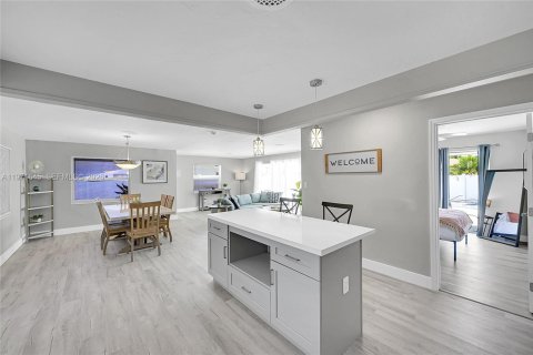House in Fort Lauderdale, Florida 4 bedrooms № 2032604 - photo 7