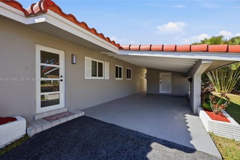 House in Fort Lauderdale, Florida 4 bedrooms № 2032604 - photo 2