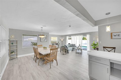 House in Fort Lauderdale, Florida 4 bedrooms № 2032604 - photo 9