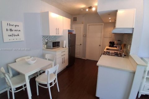 Copropriété à louer à Miami Beach, Floride: 1 chambre, 39.76 m2 № 2264213 - photo 4