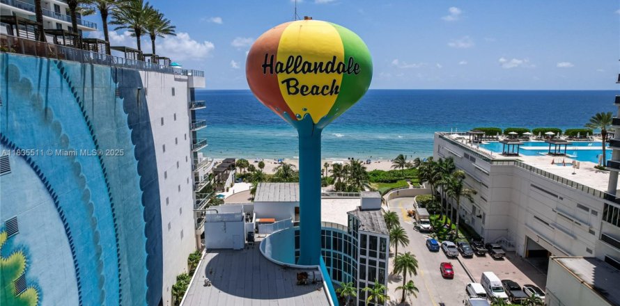 Condominio en Hollywood, Florida, 2 dormitorios № 1818506