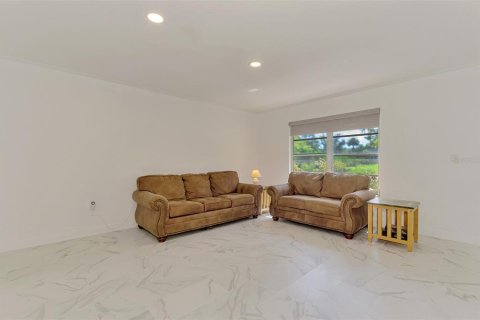 House in Englewood, Florida 4 bedrooms, 346.8 sq.m. № 2231031 - photo 13