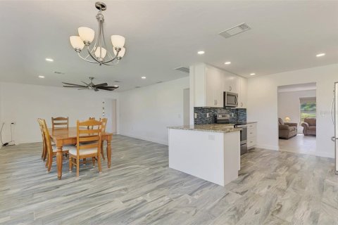 House in Englewood, Florida 4 bedrooms, 346.8 sq.m. № 2231031 - photo 25