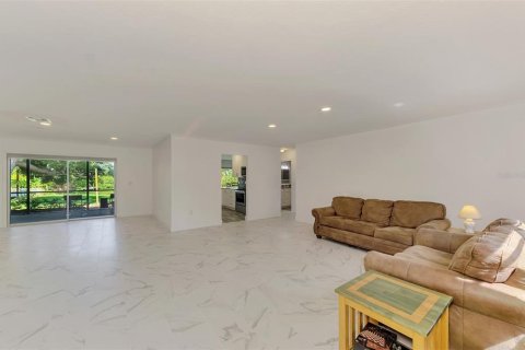 House in Englewood, Florida 4 bedrooms, 346.8 sq.m. № 2231031 - photo 17