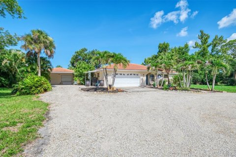 House in Englewood, Florida 4 bedrooms, 346.8 sq.m. № 2231031 - photo 4
