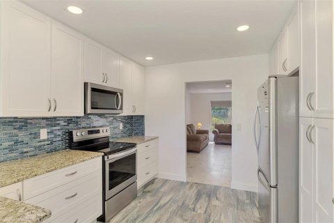 House in Englewood, Florida 4 bedrooms, 346.8 sq.m. № 2231031 - photo 19