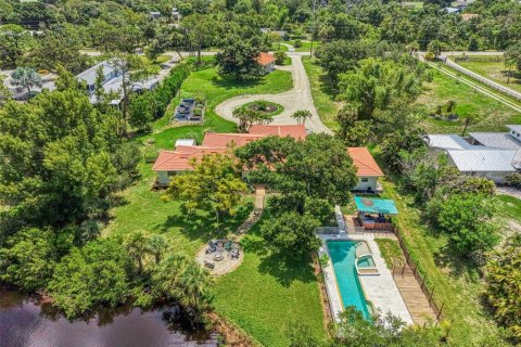 House in Englewood, Florida 4 bedrooms, 346.8 sq.m. № 2231031 - photo 3