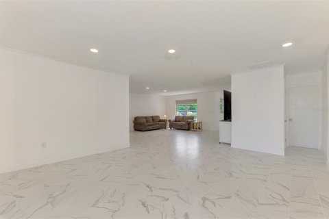 House in Englewood, Florida 4 bedrooms, 346.8 sq.m. № 2231031 - photo 12