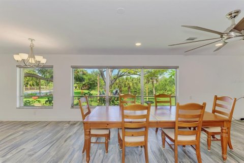 House in Englewood, Florida 4 bedrooms, 346.8 sq.m. № 2231031 - photo 28