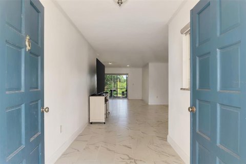 House in Englewood, Florida 4 bedrooms, 346.8 sq.m. № 2231031 - photo 8