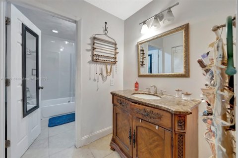 Casa en venta en Miami, Florida, 3 dormitorios, 145.58 m2 № 1742144 - foto 20