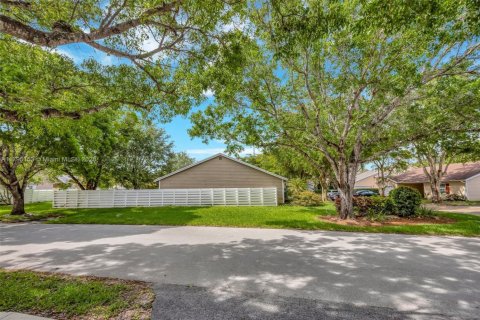 Casa en venta en Miami, Florida, 3 dormitorios, 145.58 m2 № 1742144 - foto 5
