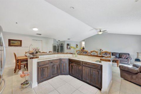 Casa en venta en Miami, Florida, 3 dormitorios, 145.58 m2 № 1742144 - foto 13