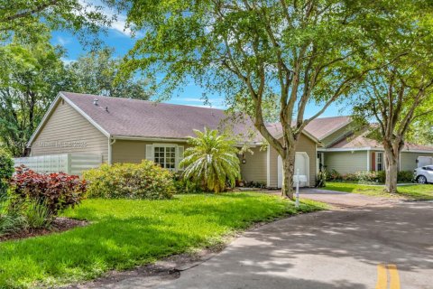 Casa en venta en Miami, Florida, 3 dormitorios, 145.58 m2 № 1742144 - foto 2