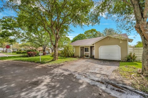 Casa en venta en Miami, Florida, 3 dormitorios, 145.58 m2 № 1742144 - foto 4