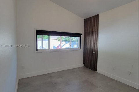 Casa en venta en Cutler Bay, Florida, 3 dormitorios, 108.32 m2 № 1993755 - foto 14