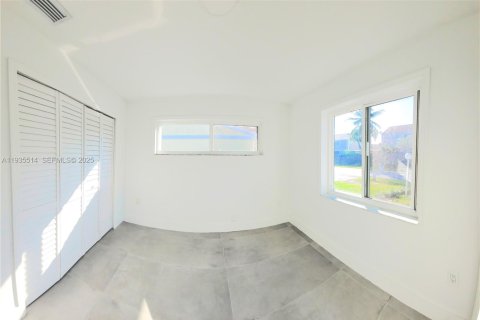 Casa en venta en Cutler Bay, Florida, 3 dormitorios, 108.32 m2 № 1993755 - foto 28