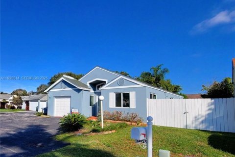 Casa en venta en Cutler Bay, Florida, 3 dormitorios, 108.32 m2 № 1993755 - foto 1