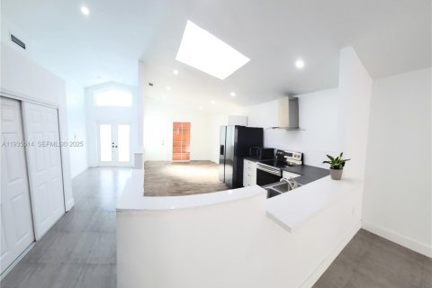 Casa en venta en Cutler Bay, Florida, 3 dormitorios, 108.32 m2 № 1993755 - foto 10