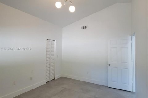 Casa en venta en Cutler Bay, Florida, 3 dormitorios, 108.32 m2 № 1993755 - foto 13