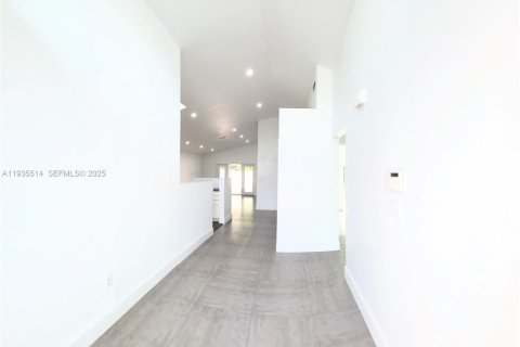 Casa en venta en Cutler Bay, Florida, 3 dormitorios, 108.32 m2 № 1993755 - foto 4