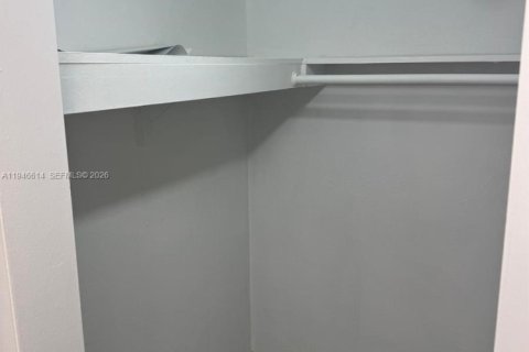 Снять в аренду кондоминиум в Норт-Майами, Флорида 1 спальня, № 2004602 - фото 9