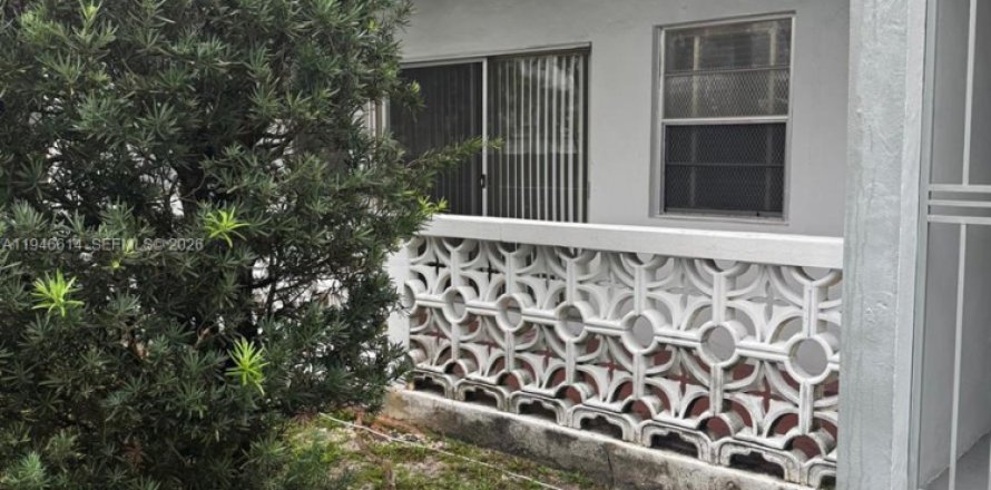 Кондоминиум с 1 спальней в Норт-Майами, Флорида № 2004602