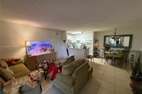 Copropriété à vendre à Doral, Floride: 3 chambres, 98.48 m2 № 1890174 - photo 2