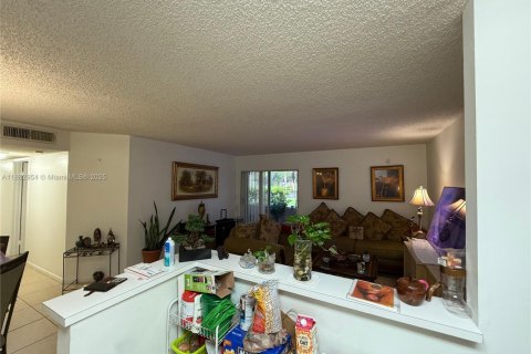 Copropriété à vendre à Doral, Floride: 3 chambres, 98.48 m2 № 1890174 - photo 4