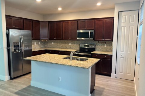 Adosado en alquiler en Coconut Creek, Florida, 3 dormitorios, 136.19 m2 № 1990339 - foto 3