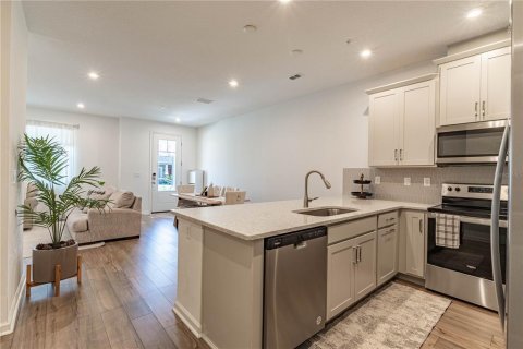 Townhouse in Orlando, Florida 3 bedrooms, 151.15 sq.m. № 2207917 - photo 9