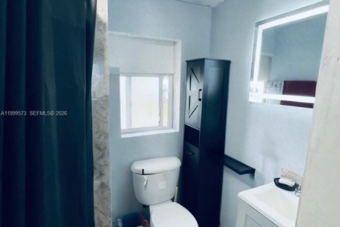 House in Opa-locka, Florida 2 bedrooms, 75.16 sq.m. № 2065253 - photo 18