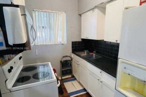 House in Opa-locka, Florida 2 bedrooms, 75.16 sq.m. № 2065253 - photo 15