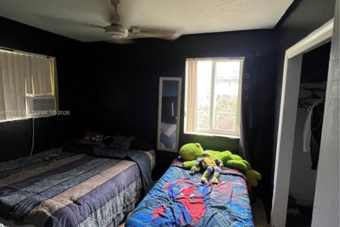 House in Opa-locka, Florida 2 bedrooms, 75.16 sq.m. № 2065253 - photo 12