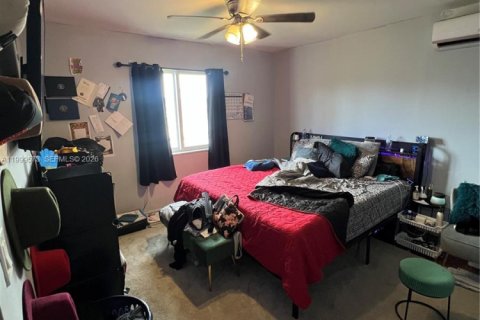 House in Opa-locka, Florida 2 bedrooms, 75.16 sq.m. № 2065253 - photo 8