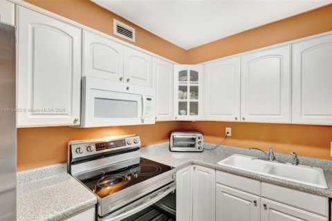 Condo in Bay Harbor Islands, Florida, 2 bedrooms  № 1768914 - photo 6