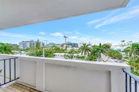 Condo in Bay Harbor Islands, Florida, 2 bedrooms  № 1768914 - photo 21