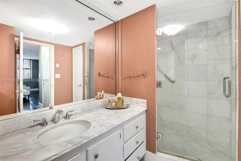 Condo in Bay Harbor Islands, Florida, 2 bedrooms  № 1768914 - photo 19